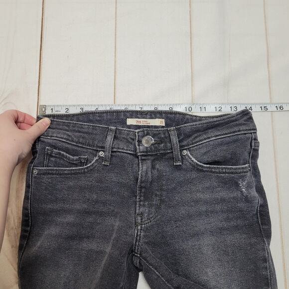Levis 711 Mid rise gray ripped skinny jeans - Picture 8 of 9